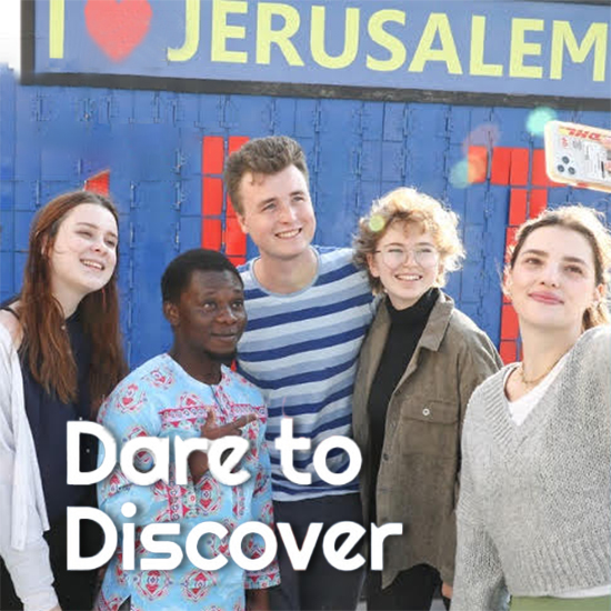 Studierende der Hebrew University of Jerusalem machen ein Selfie